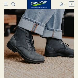 BRAND NEW Blundstone lace up boots
